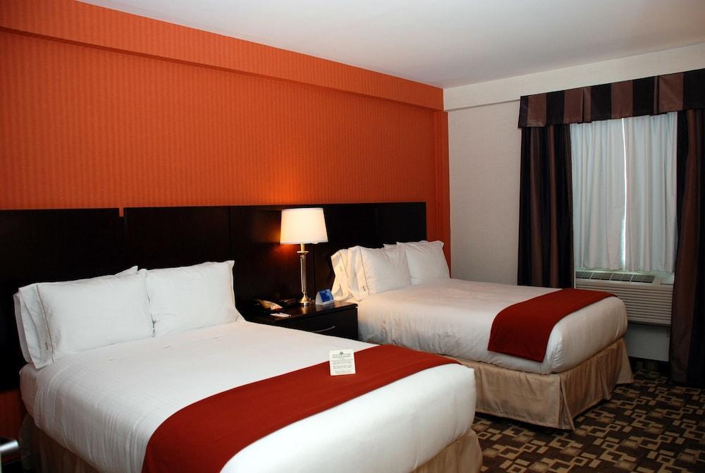 Holiday Inn Express Maspeth By Ihg Nueva York Exterior foto