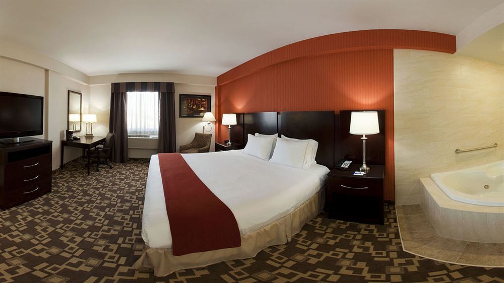 Holiday Inn Express Maspeth By Ihg Nueva York Exterior foto