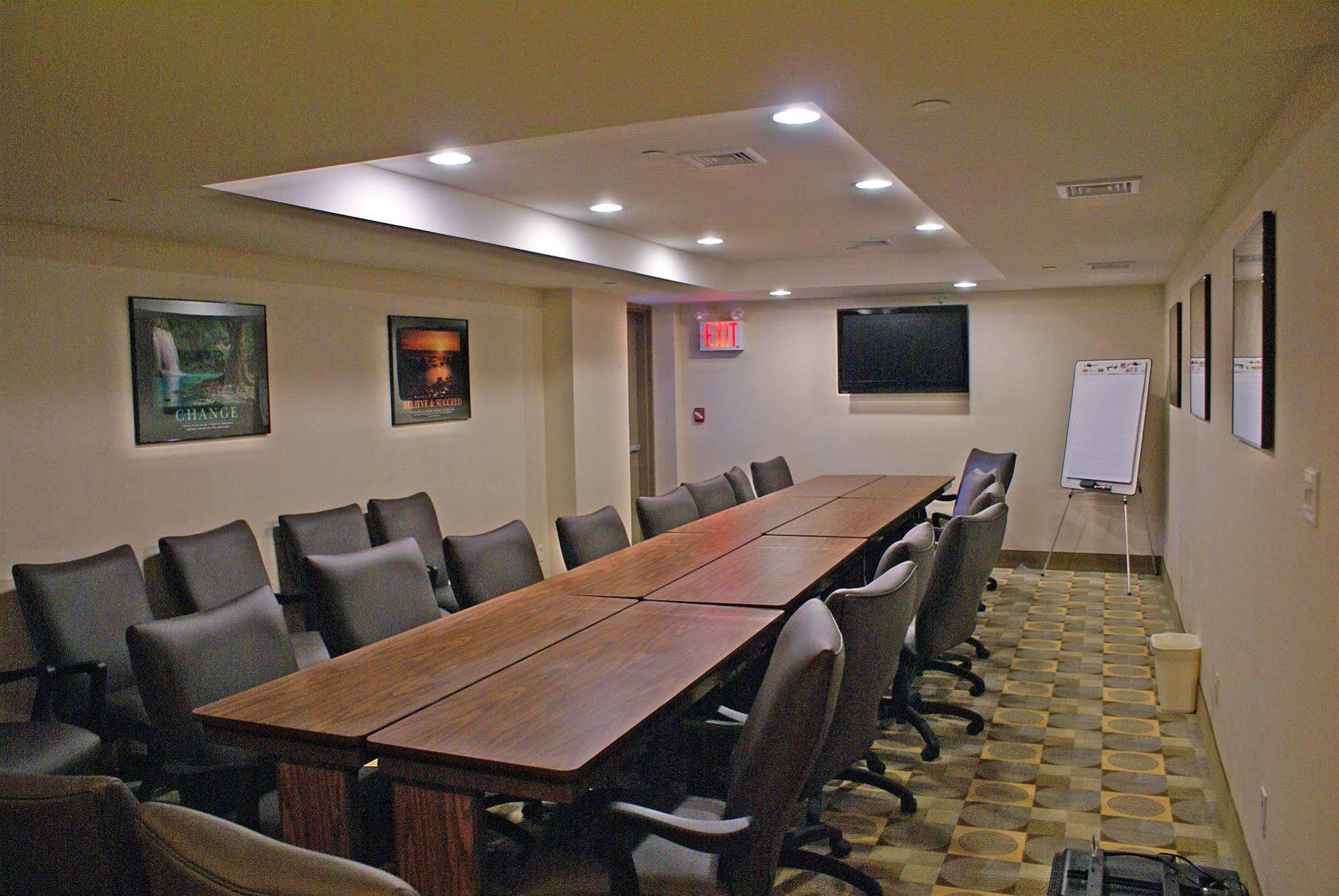 Holiday Inn Express Maspeth By Ihg Nueva York Exterior foto